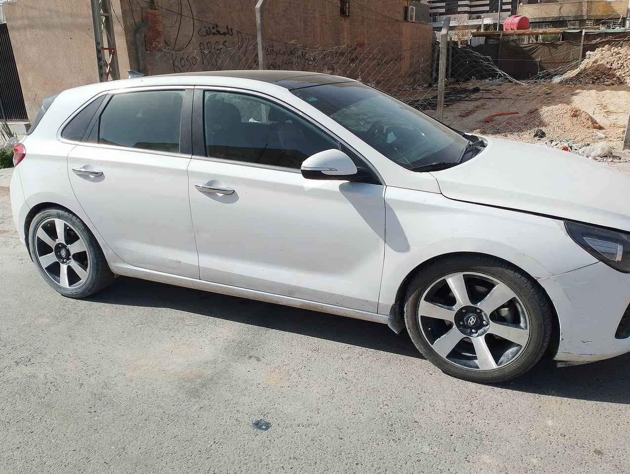 النترا هاشباك موديل 18 رقم واسط
محرك 1800 جي دي اي  السيارة فول مواصفات بنوراما 
ماشية 119 الف 
مكاني كربلاء 
السعر 95
***********
