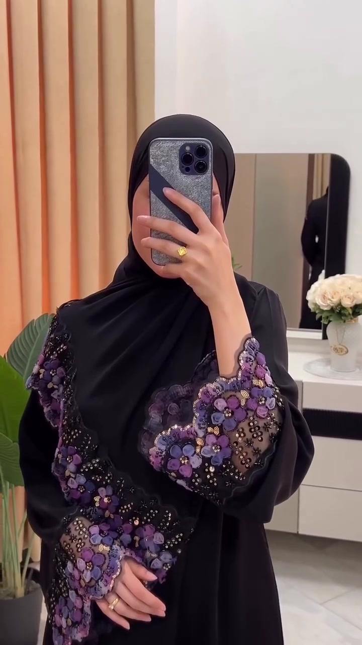 ✨ موديل عباية ترند ✨
🖤 خامة فخمة وتطريز يدوي راقي🌸 متوفرة جملة ومفرد
▫️ العباية + الشال نفس التطريز▫️ ألوان وتفاصيل تخبل 🔥
💰 البيع:
• جملة
📩 للحجز والاستفسار***********
