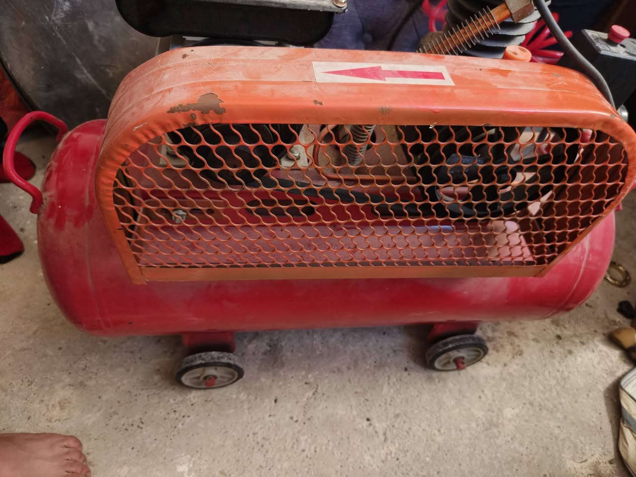 السلام عليكم كومبريسر 50L جديد جديد اشتغلت بي ميز واحد مال بيتي امانه الله شتريته جديد من شارع الرشيد ونوعيه اصليه مكان بغداد الغزاليه *********** اتصل وتدلل
