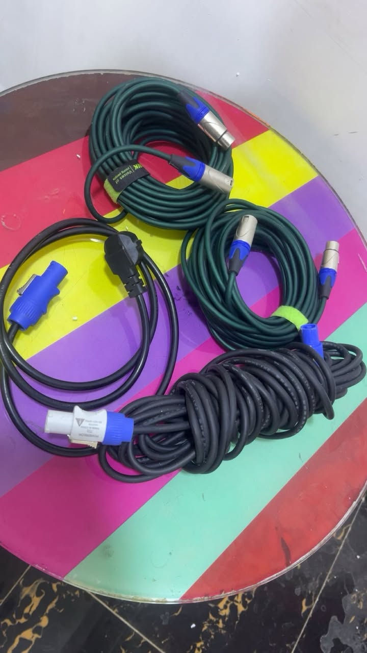 السلام عليگم 

BEAM 230W للبيع 
جدد بل كارتون استخدام فقط منزلي وقليل تشغيل 
ومكسر اناره DMX512 جديد ع ايدي فقط 
وزوج كيبلات المكسر 10M الواحد عدد 2
وكيبل بور 10M
 شباب الاجهزت ع ايدي فقط يعني لا حفله ولا شى 
واتصل وتدلل
هـ***********
