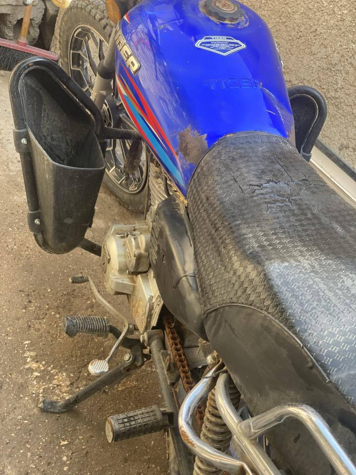 السلام عليكم دراجه ايرانيه تايكر للبيع 
بدون اوراق مكاني الدورة حي المعلمين 
السعر 400 وبيها مجال للتواصل 
***********
