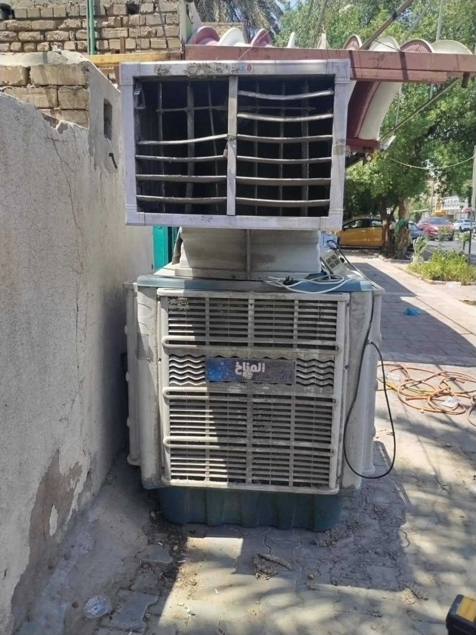 مبرده المناخ حجم 25 الكبير 
كشرها نظيف نقص بيها 2 باب حلفه + الكونترول محترك مال تشغيل 
سعر 250 
رقم الهاتف ***********
عنوان بغداد حريه دور نواب ضباط شارع المشجر

