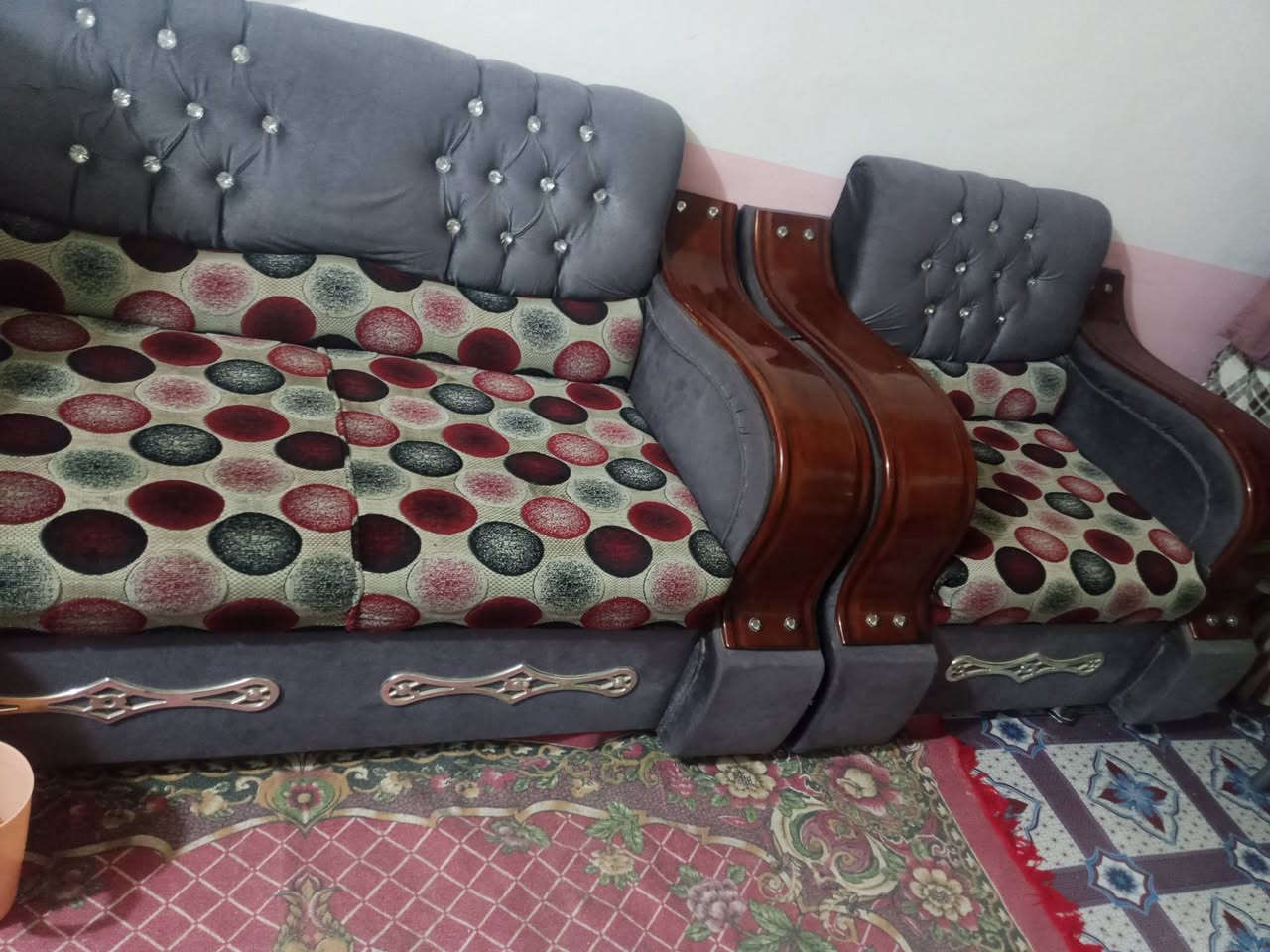 تخم قنفات للبيع نضيف 10 مقاعد السعر خاص
***********
