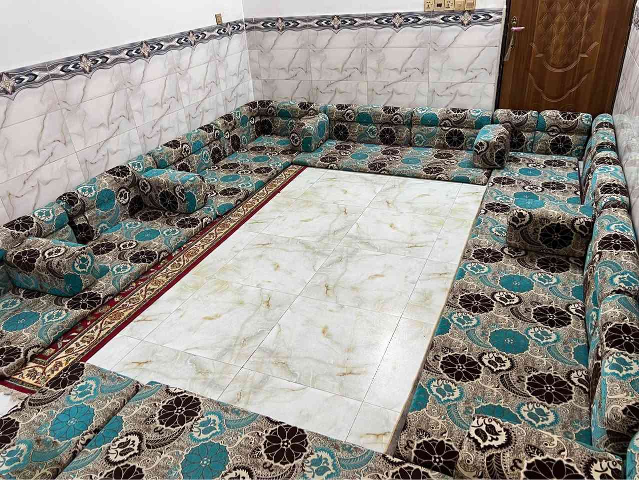 جلسه 14 متر 7 دواشك نضيفه جداً وكامله اخت جديده وتخم 10 نفرات نضيف ابو سرير ومخزن 
كاونتر مترين بدون ملحق نضيفات كلهن شراي اتصال او واتساب للاستفسار *********** النجف, العراق
