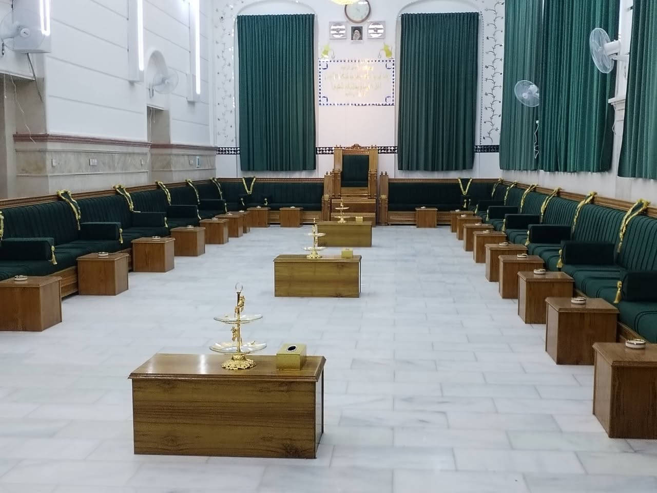 بفضل الله تعالى هذ الديوان الصاج وآلزان المصري والخشب الروسي ومن افضل انواع الاسفنج هاي اكستره ومن اجواد الاقمشة التركي ضمان 10 سنوات زادنا شرف وعلو هذ العمل إلى حسينية ومضيف السيد الجليل الحمزه احمد ابن هاشم الغريفي رضوان الله عليه          العنوان الديوانية الحمزه الشرقي شارع ال مرسول محاور مشروع الماء نعمل كافة الموديلات الصاج وآلزان المصري والمودرين تلفون *********** واتساب @إشارة
