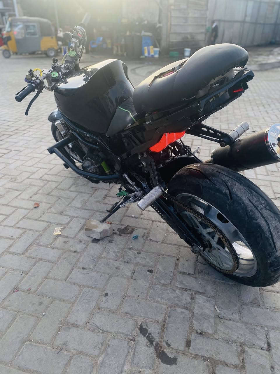 شياب كاوسكيالفين 4مكفوله كفاله شرط عله فصله مكفوله مكينه وكير دراجه بيه غراض شاصي بواري بيه صدر مال 17بيه هاوزن مال 17  وبيهة ستيرن قطع وبيهة صلنصة مايف اصلية دراجه جديده حته دشّبول شغال كله حماوه طبيعي 85ما تعبر سعر 20 وبيهة مجال بصيد او مراوس بتي ماكس 11 رقم ***********
