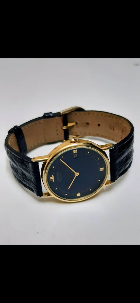 السلام عليكم .
#سيكو_كالكسي
إنتاج اليابان القديم 1995 فنتج نظام الميلين طلاء ذهب نافذة لعرض التاريخ الشهري قطر 32
ملم كلاسك تناسب الجنسين 
رجالي نسائي .
نظافة تامة .


**إذا كنت صاحب هذا الإعلان وتريد حذفه لأي سبب، رجاءا أرسل رسالة إلى الدعم الفني**