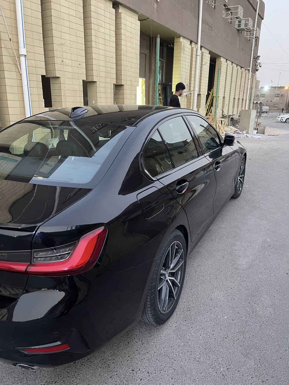 بي ام ( 330i ) موديل :2020
فول فول مواصفات بصمة سلايد فتخة 

ماشيه : 120km
  ملاحظه  : الضرر  كلش حلو موضح بالسونار ويه الصور

مواصفات:

اناره ترحيب 
دخول ذكي بصمه 
محرك اربعه سلندر تيربو
فتح سقف 
سستم سماعات 
حساسات امامي + خلفي 
وضعيات قياده 
ويل كب حجم (20) 
سايد بريك بصمه +مثبت سرعه
اشارات بالمرايا 
اوتو هولد
تحديد مسار 
شاشه دجيتال
نظام مانع انزلاق الي 
ماسحات اوتو
تدفئه كشنات
كشنات كهربائي السايق والصدر 
كشن السايق خزن ميمري
لايت وبكلايت لدات 
شفتات استيرن 
داخل اسود
ماوس تحكم بالشاشة 
كيجات دجيتال 
باقي المواصفات معروفه

السعر245$

مكان السياره بغداد/الدوره
تفاصيل اكثر هذا رقمي ***********
