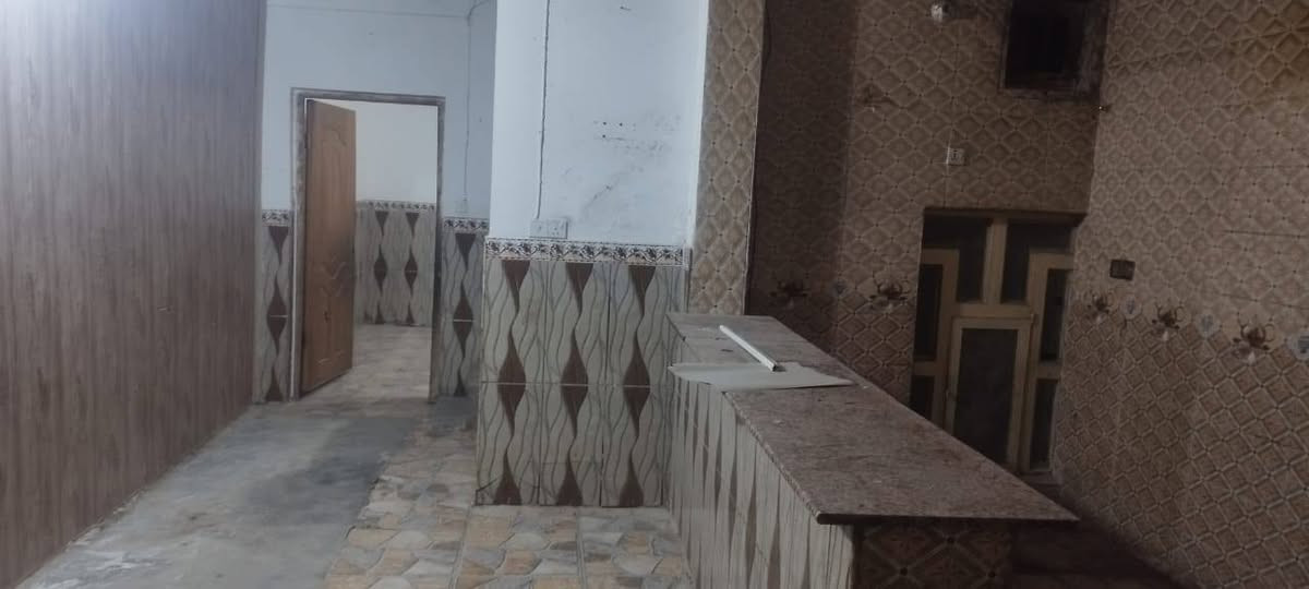 بيت ايجار حي العسكري كف شارع سبيس  يم سوك الايجاره 250 الف 
مساحه 100متر غرفه صاله ستقبال مطبخ***********
