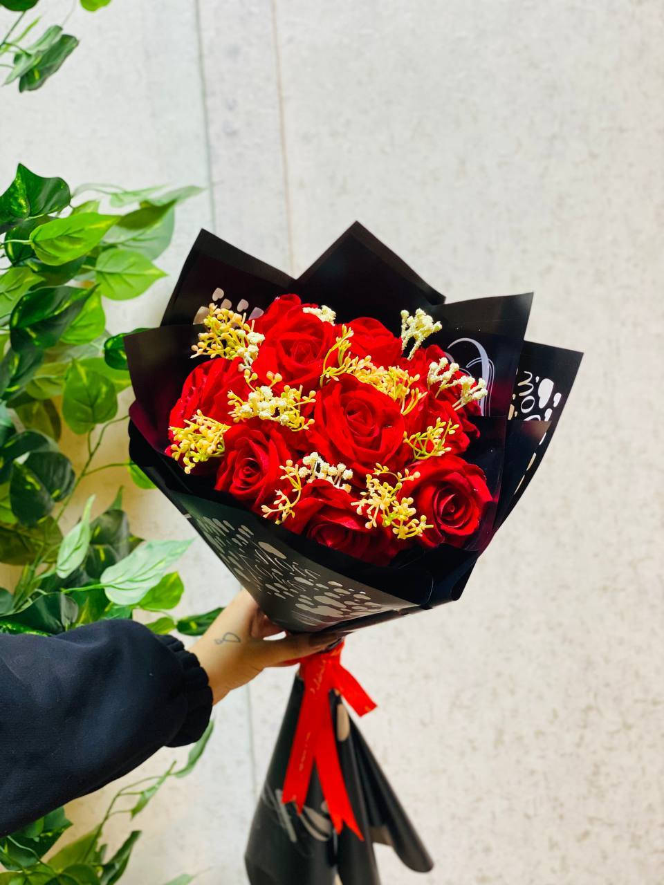 "🎀🔔 هدايا عيد الحب 🎁🎁

كل لحظة تستحق الورد ..وكل هدية  تستحق تبقى معاك للابد 🌷
بوكي ساتان ورد صناعي تحتوي على 10 وردات + ورد فانيل مصنوع بحب وتفاصيل راقية تعبر عن مشاعرك بأناقة ✨🌺

✅سواء عيد ميلاد ، زواج ، خطوبة ، او مفاجئة لشخص غالي .
✅ختار اللون لي كيعجبك .وخلي الجمال يوصلك حتى لباب دارك .

😘 كارت العبارة حسب طلب ك/ج 😱

🚘يوجد خدمة توصيل لجميع محافظات العراق🚘


**إذا كنت صاحب هذا الإعلان وتريد حذفه لأي سبب، رجاءا أرسل رسالة إلى الدعم الفني**