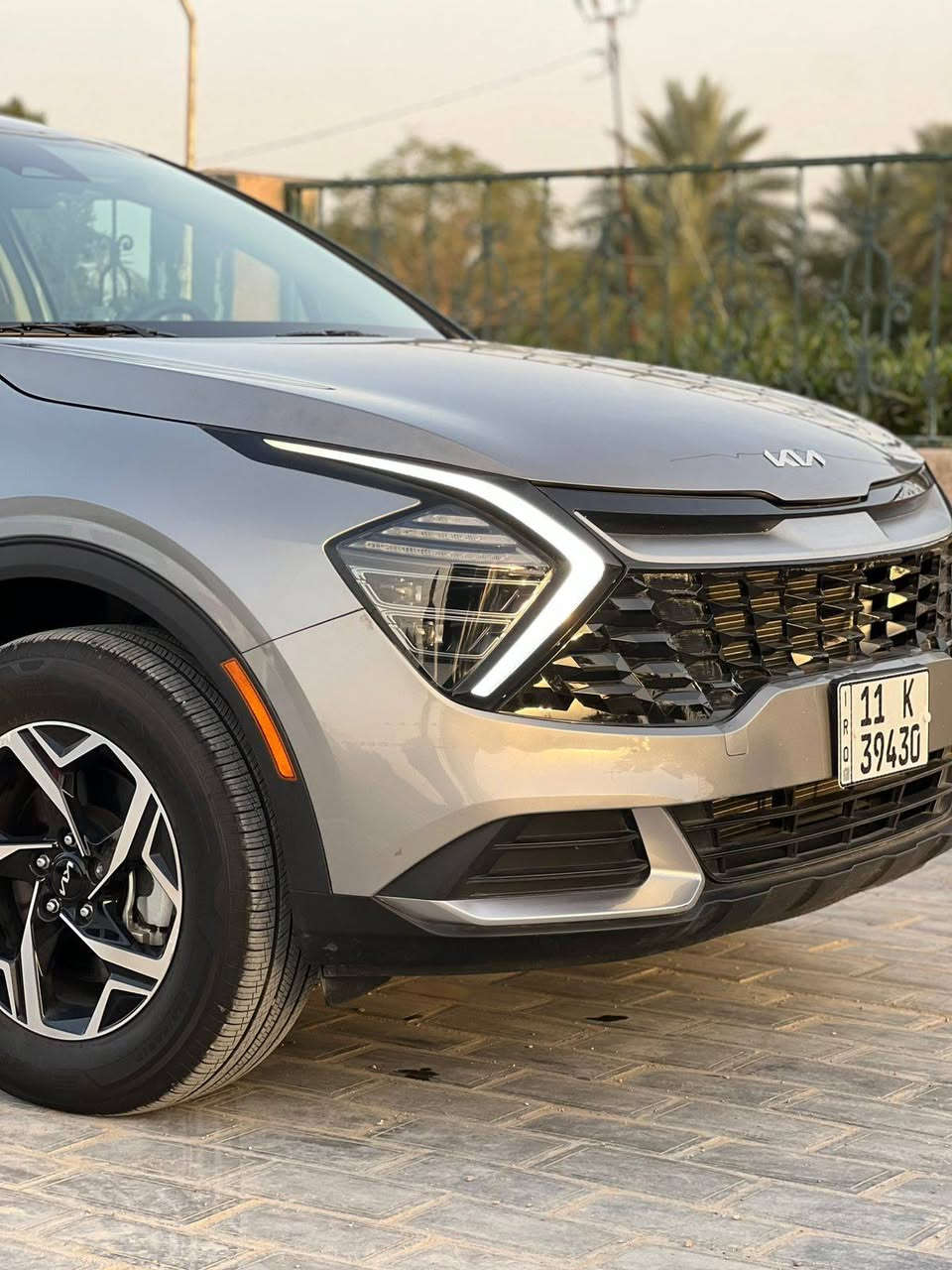 Kia Sportage 2024 .X4
مواصفات السيارة:. تحديد مسار /قيادة ذاتية/مثبت سرعة/3مودات قيادة /مانع أنزلاق/سايد بريك بصمة/نضام نزول منحدرات/تدفئة كشنات/أوتو هولد/دفع كلي X4/بعد هواي مواصفات السيارة مبدل بنيد و چاملغ الخلفي و الامامي و باب الچنطة شوية منة بيهم تصليح . بدون أيرباك ولا دواخل ولا شواصي ولا لغود مكفولة السيارة 

مرقمة بغداد بأسمي تحويل مباشر و ترهم بيع و مراوس .

للاستفسار . ***********
