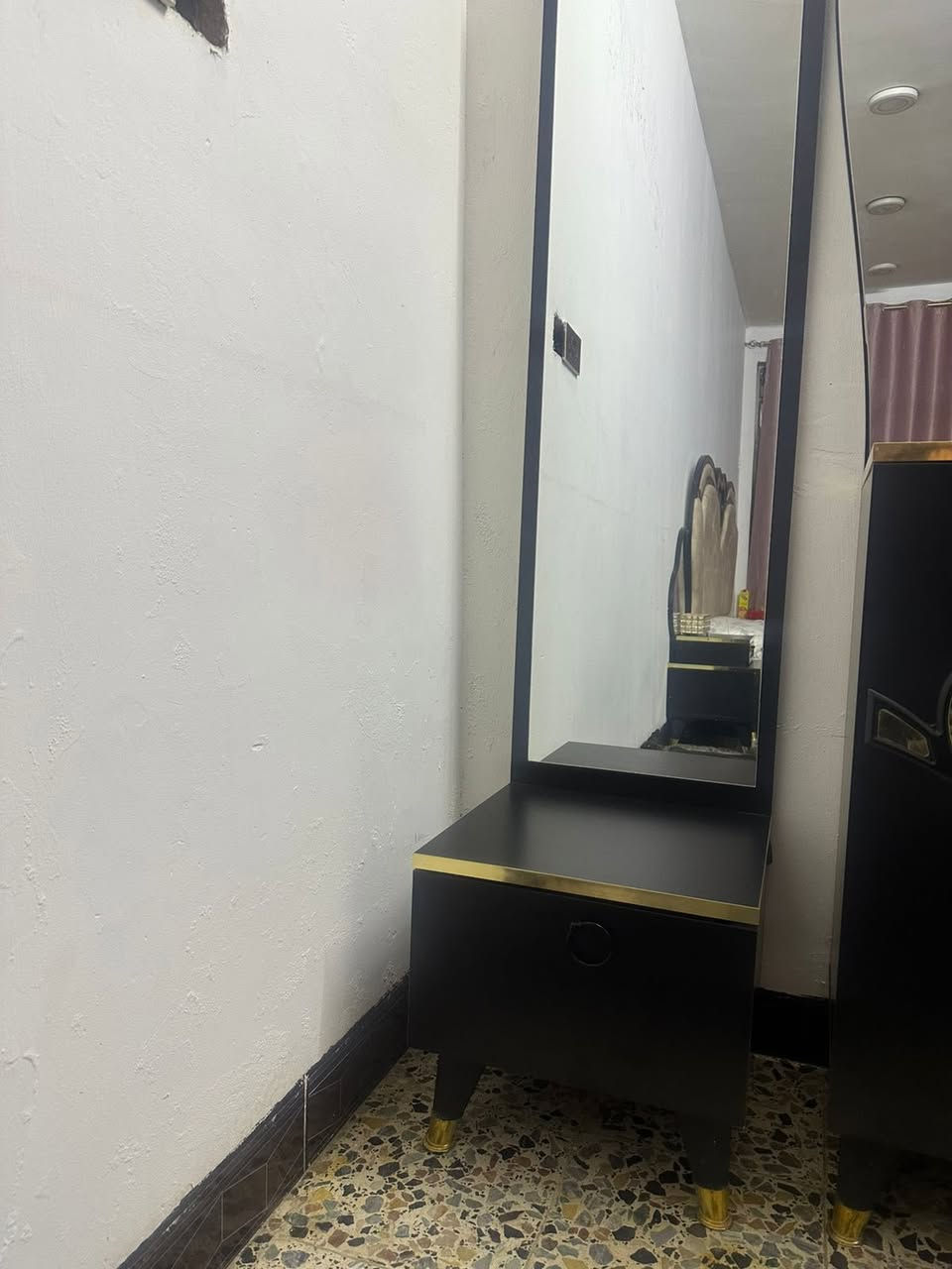 غرفة ايطالية مستخدمة شهرين فقط نظافة 100%
750 الف وبيها مجال قليل

مكاني بغداد واتساب ***********
