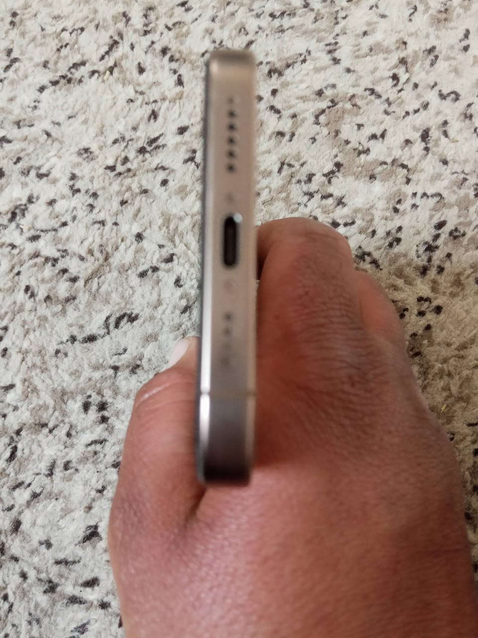 السلام عليكم ايفون 16 برو ماكس 
بطاريه 92 
ذاكره 256
شرط شركه ما مفتوح 
السعر مليون و 400
***********
