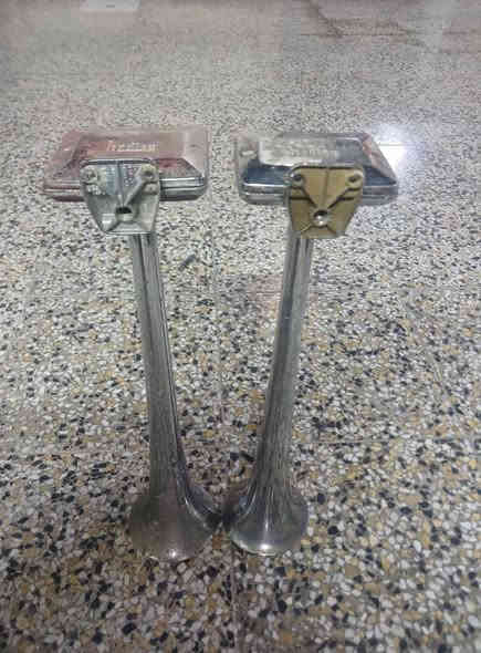 سلام عليكم زوج هورنات للبيع فالفو اصليات وشغالات رقم :***********
