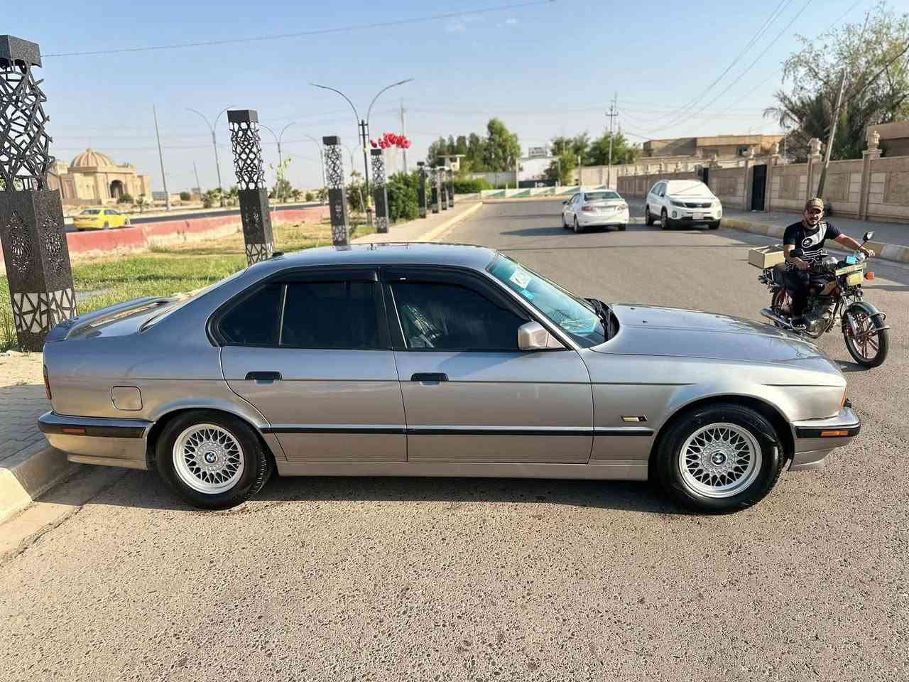 السلام عليكم للبيع
بي ام حجم 525اصل وفصل 
سنويه وبليته 
موديل 1991
محرك مسكر شرط كير وتماتيك شرط صدر امامي خلفي جديد تخم تاير جديد ويل خليها جديد السيارة بلاديه صبغ عام جماليه بدون حادث قطرت خياس مابيها رقم كركوك دولي
شرط التحويل سنويه لل 30
غرفه جديده 
تبريد ثلج ❄️ 
السعر 60وبيه مجال مكاني صلاح الدين تكريت ***********
