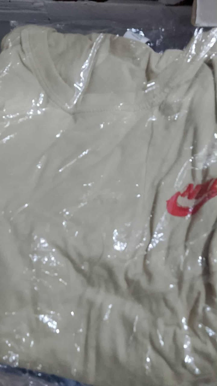 سلام عليكم شلعه ملابس تيشيرتات شبابيه العدد 25القطعه بلفين تراكات نسائيه 7قطع بيهن 3قطع وبيهن قطعتين السعر 5
ابيع شلع مال موسم صيفي


**إذا كنت صاحب هذا الإعلان وتريد حذفه لأي سبب، رجاءا أرسل رسالة إلى الدعم الفني**