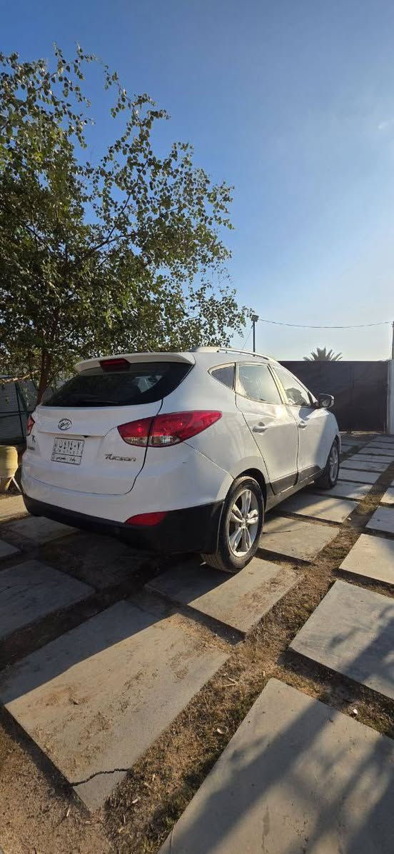 سلام عليكم
توسان للبيع موديل ١٣ مصبوغه احزام 
كير مكينه حداديه مكفول تحويل ثاني يوم 
السعر ١١٢ وبيها مجال جدا بسيط 
العنوان حله ***********
