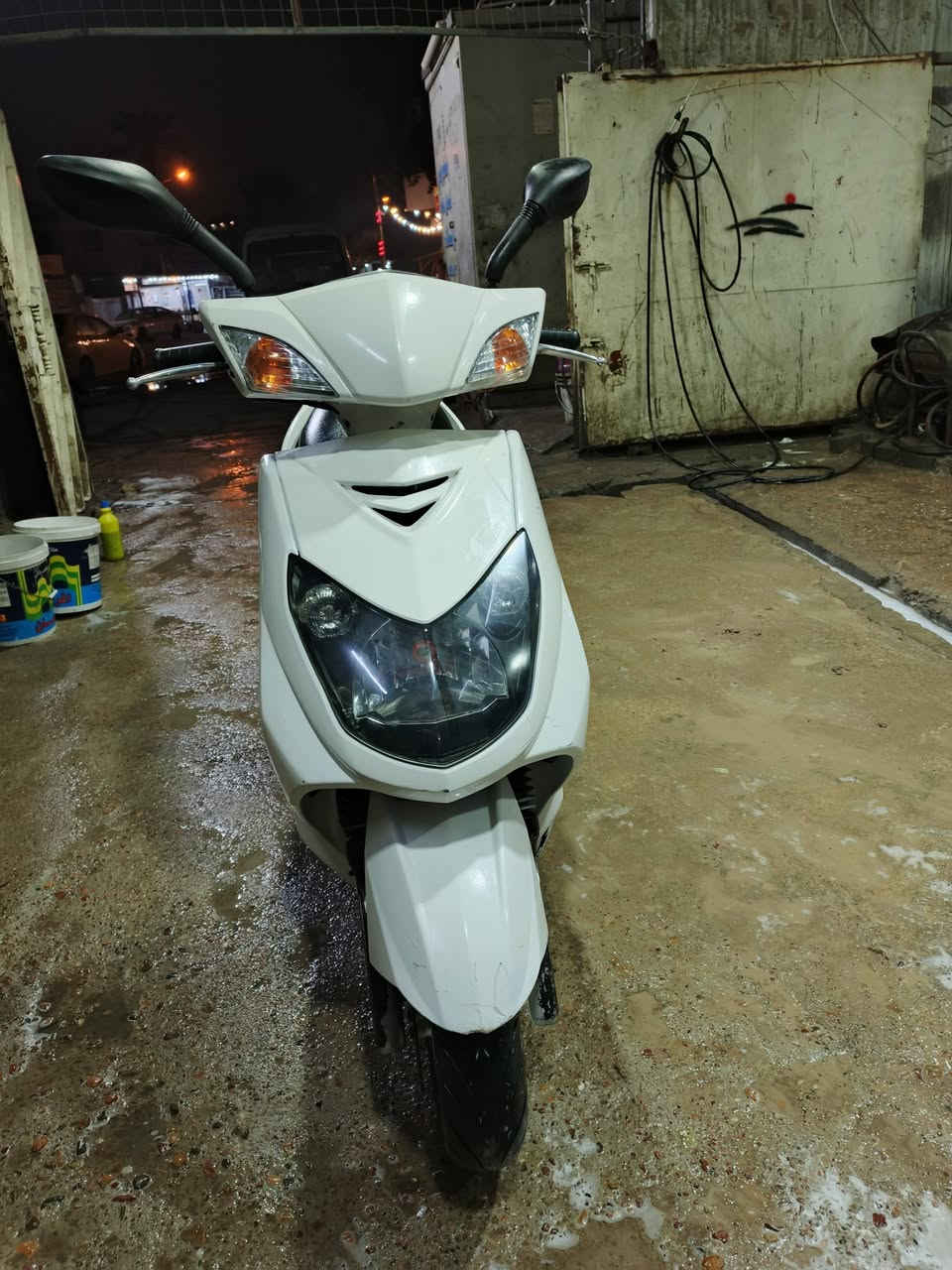 السلام عليكم
سكنس فحل نوزل 

مكينه بلاديه تخبل

بيها عدسه عالي ناصي

كهربائيات كلها شغاله

السعر 650وبيها مجال شيء بسيط
*********** بس واتساب
مكاني بغداد الاعضمية
