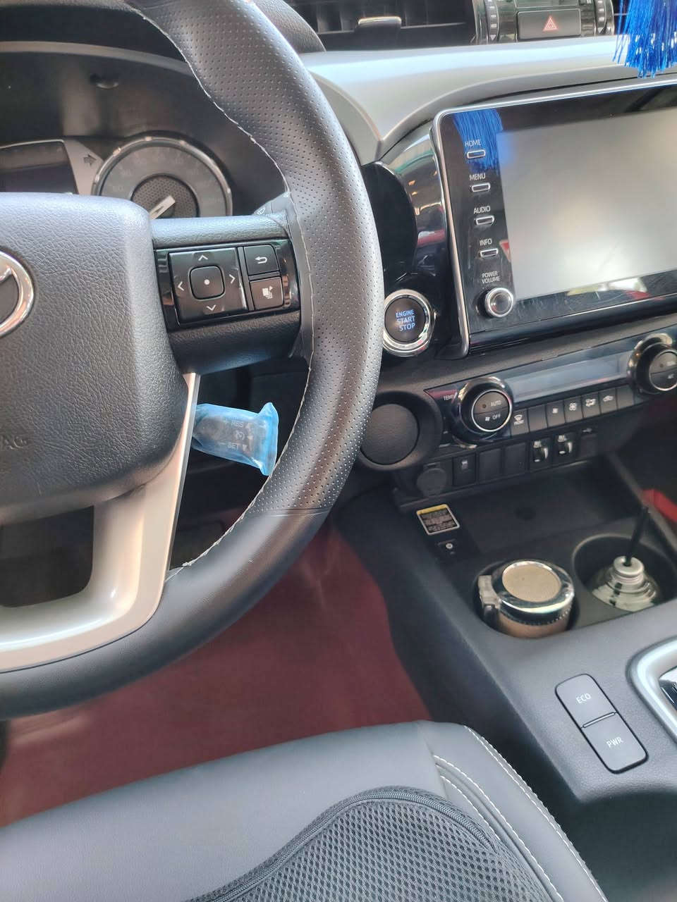 السلام عليكم هايلوكس 2023 مكفوله بسمي ماشيه 40000 الف حقيقي فول مواصفات بصمه كشن تبريد تدفئه كاعيه وكسنات مفروشه جلد شحن واير ليس تخم تاير ما تصرف عليه ربع رقم بغداد سنويه 2028 السياره بحالت الوكاله السعر 288 وبيه مجال بصيط وهاذه رقمي ***********
