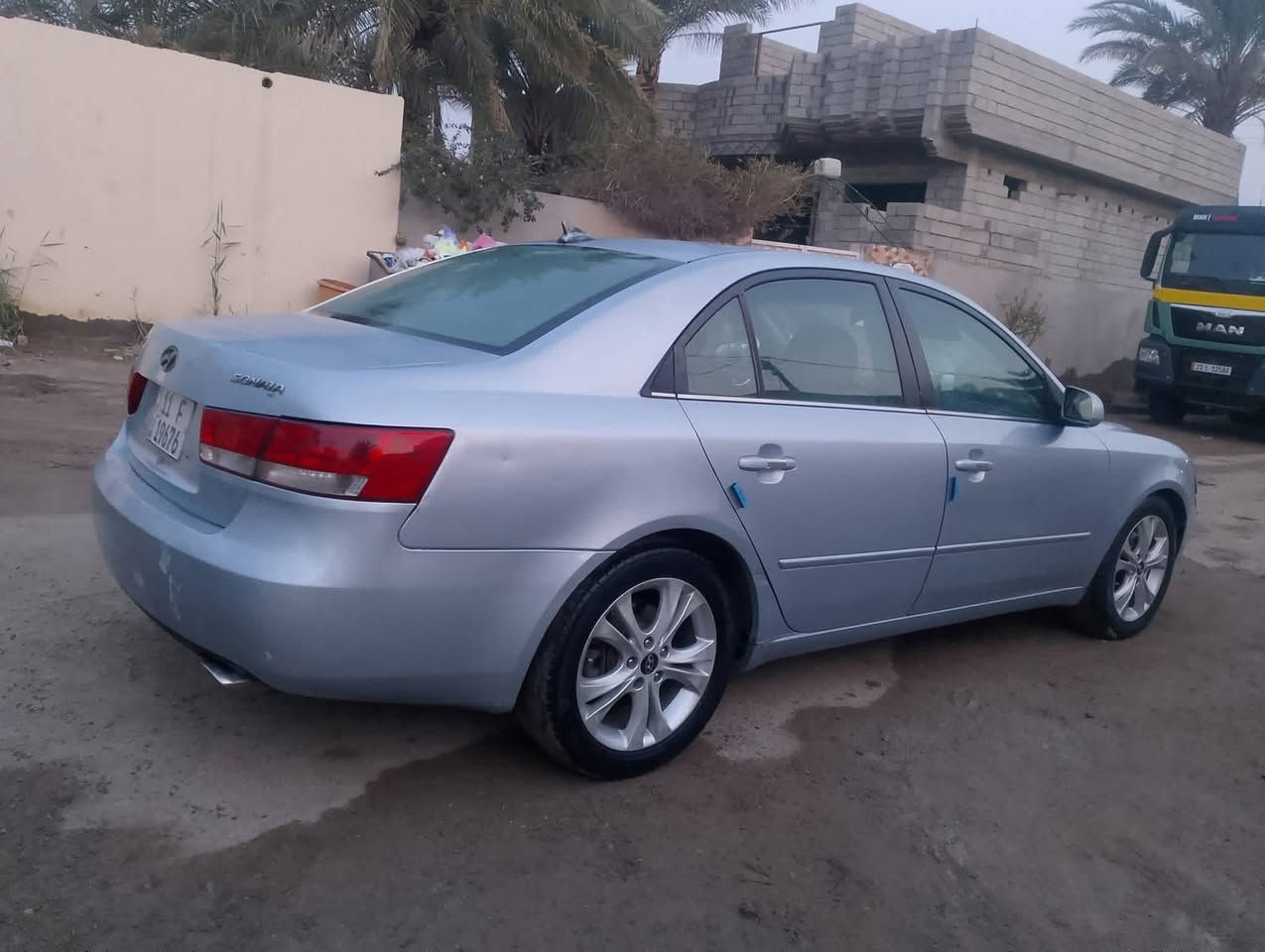 السلام عليكم عدي سوناتا 2007 6 سلندر محرك 3300 رقم بغداد باسمي بدون نقص سنويا 2030 محرك بدون تنقيص بدون بخار بدون رواجز دن درجة اولى كير قبل 6 ايام شديته كامل السيارة بدون شاصي او لغد او داخل سيارة وارد امريكي صدر خلفي امامي كامل بيها تكشير بالقمارة مكانين ويحتاج الها صبغ دعاميات امامية وخلفية اريد مرواس ويا امبالا 3600 والداخل حيل جديد ونظيف كل كهرباء السيارة شغالة 
***********
