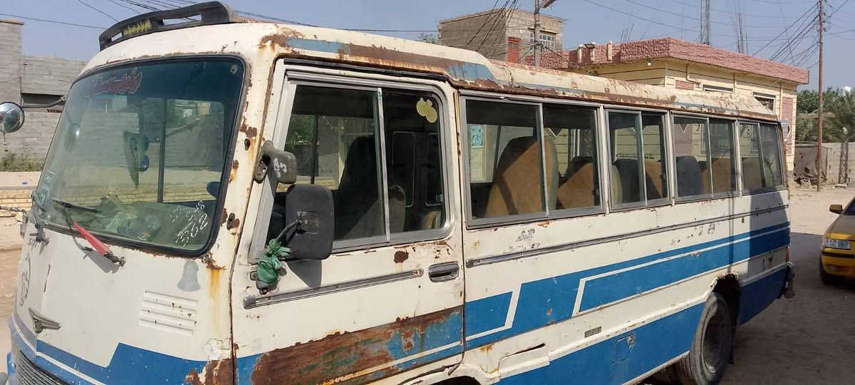 السلام عليكم 
كوستر موديل 82 للبيع 
رقم واسط مصفره من كلشي تريد تحول تريد وكاله ...مكينه وكير كيا بستا مكفولات اكسن شواصي مكفولات 
داخل نضيف سياره حلوه وجاهزه مابيها اي نقص 
مكان السياره كربلاء 
سعر اربع ملايين ونص .....اتصال فقط ‏‪***********‬‏
