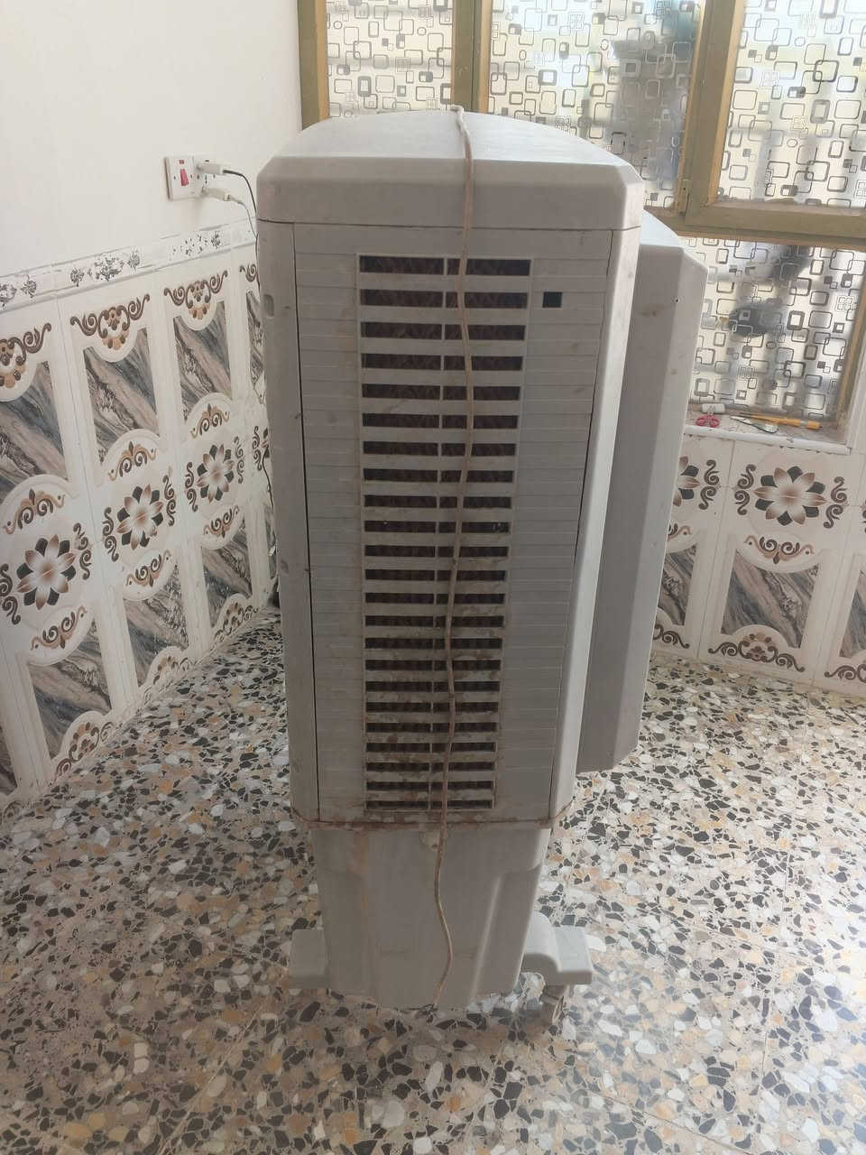 مبردة كونفيرا لمس 3سرعات حجم كبير نضيفة هواه ثلج ممصلحة مال بيت سعره 90الف مكاني بغداد مدينة الصدر أخير الجوادر ***********
