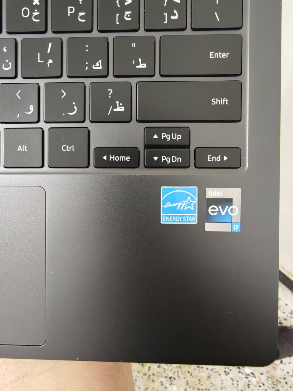 💻 للبيع: لابتوب سامسونج Samsung Galaxy Book2 360 بحالة الوكالة (بدون أي خدوش)!
جهاز راقي جداً وخفيف الوزن، بتصميم (2 في 1) يتحول لتابلت بالكامل 360 درجة. مثالي للمصممين، الطلاب، ورجال الأعمال الذين يبحثون عن الأناقة والأداء القوي معاً.
الموديل: Samsung Galaxy Book2 360
الشاشة: بحجم 13.3 بوصة وبدقة FHD ومن نوع Super AMOLED المبهرة (ألوان حقيقية، عمق مذهل للون الأسود، ودعم كامل للمس).
المعالج: الجيل الثاني عشر ذو الأداء العالي وموفر جداً للطاقة Intel® Core™ i7-1255U
الذاكرة: 16 جيجابايت (RAM 16GB) (سلاسة فائقة وسرعة عالية في التنقل بين البرامج الثقيلة).
الهارد (SSD): بمساحة 512  جيجابايت سرعة إقلاع ونقل بيانات بلحظات NVMe SSD 512
كرت الشاشة: ممتاز للتصميم، المونتاج الخفيف، والألعاب Intel® Iris® Xe Graphics
النظام: ( Windows 11 Pro 64-bit ) نسخة أصلية ومحدثة بالكامل
🔋 حالة البطارية ونظافة الجهاز:
البطارية: بحالة ممتازة جداً وشبه جديدة، تعطي كفاءة تشغيل تصل إلى أكثر من 7 ساعات عمل متواصلة
النظافة: الجهاز نظيف جداً وبحالة الوكالة، بدون أي خدوش على البدن أو الشاشة.
✨ ميزات:
دعم القلم: الشاشة تدعم اللمس وتتوافق مع أي قلم S-Pen من سامسونج للكتابة والرسم بدقة متناهية.
منظومة سامسونج الذكية: يدعم ميزة Quick Share لمشاركة وتوصيل الملفات والصور فوراً وبلمسة واحدة مع أي هاتف أو تابلت سامسونج.
💰 السعر: 650,000 دينار عراقي (650 ألف).
📍 المكان: بغداد - الكرادة.
🚚 الشحن: متوفر خدمة توصيل وشحن الجهاز لكافة المحافظات
💬 للتواصل والاستفسار يرجى مراسلة الخاص أو الاتصال على: ***********

