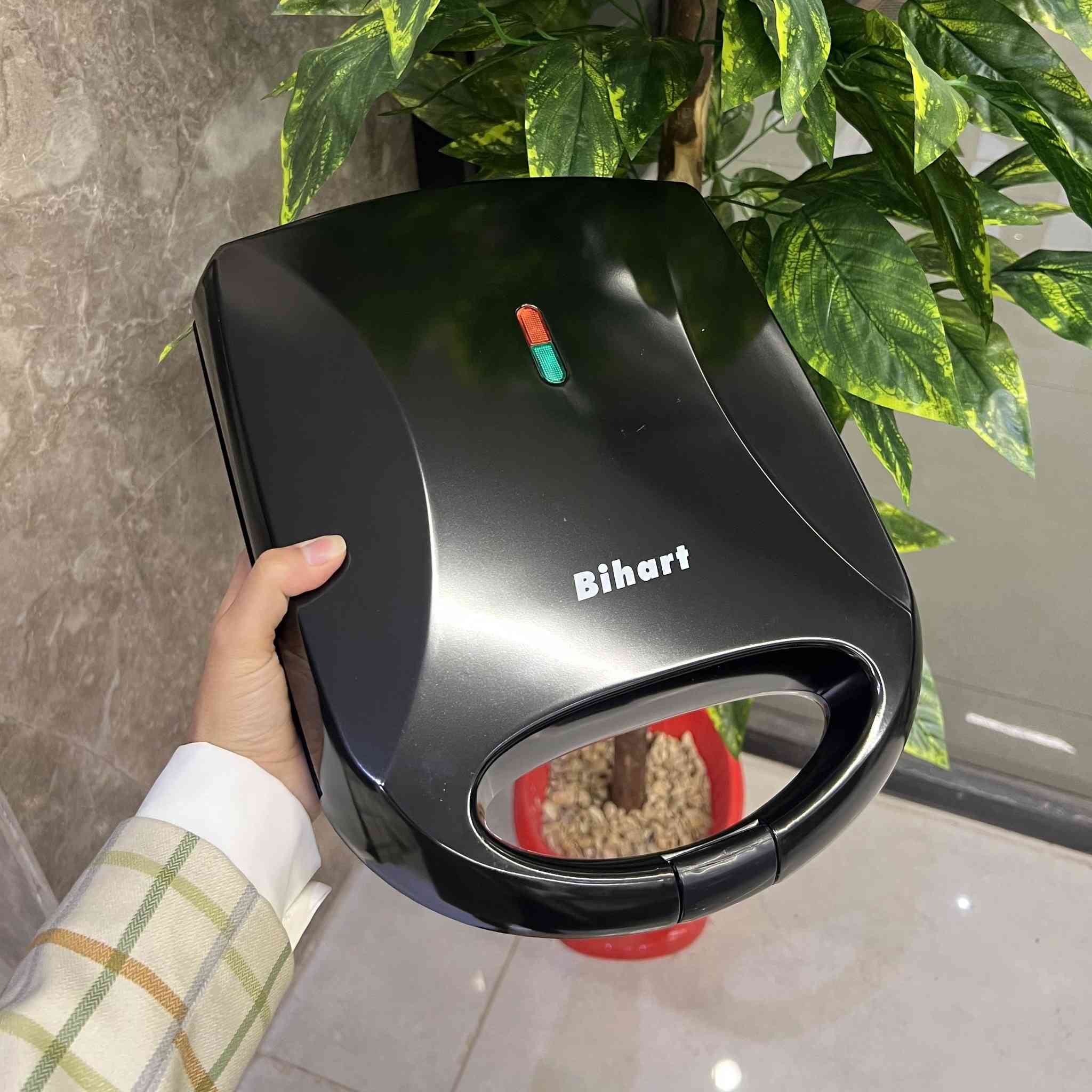 🍪✨ حضّر كوكيز لذيذ بسهولة مع صانعة BiHart!

4 قوالب لأشكال مختلفة ⚡️
1400 واط لتسخين سريع ⏱️
سطح سهل التنظيف مع مؤشرات تشغيل 💡
درجة حرارة قابلة للتعديل 🌡️
تصميم مدمج وأنيق 🖤

💪 كوكيز ممتعة بسرعة وبدون تعب! السعر 30الف مع التوصيل


**إذا كنت صاحب هذا الإعلان وتريد حذفه لأي سبب، رجاءا أرسل رسالة إلى الدعم الفني**