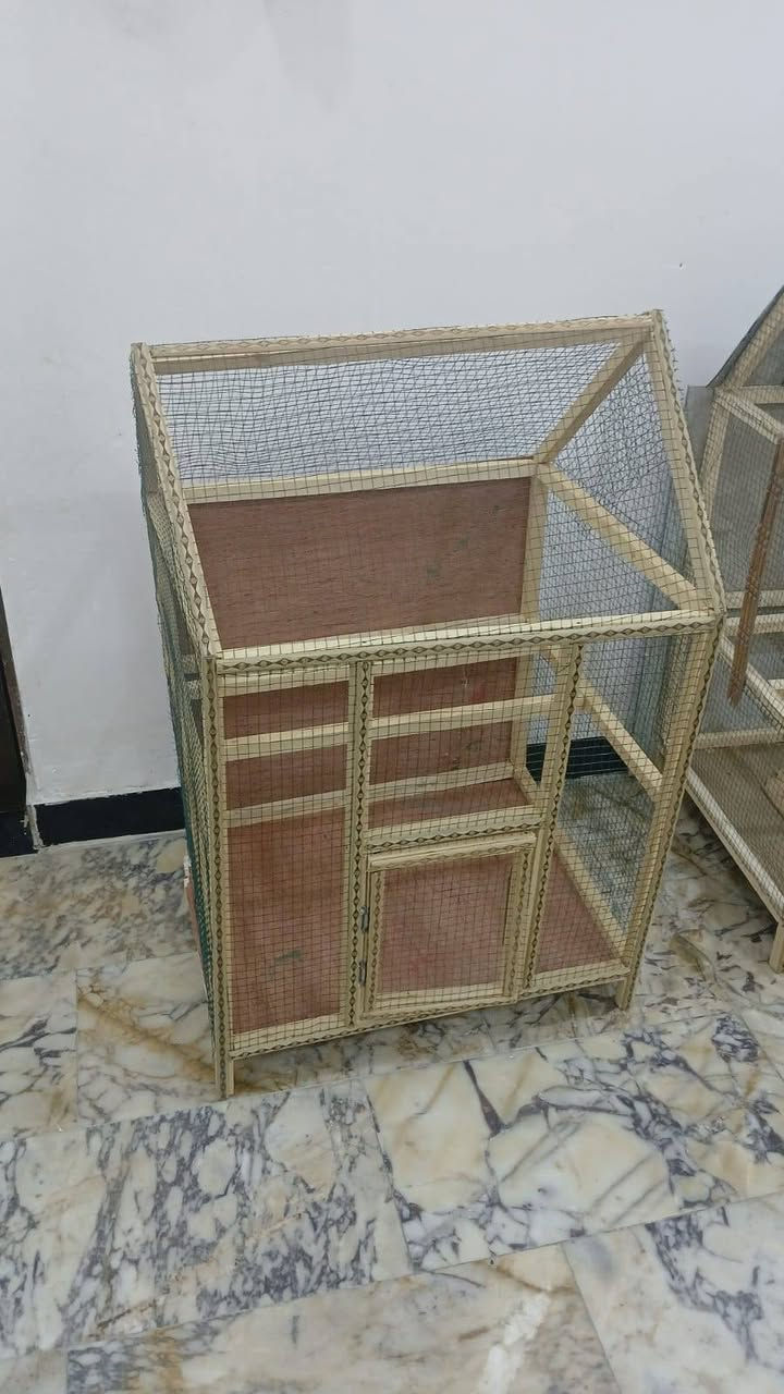 قفصين مرتبات
حجام حلوه 
واحد متوسط واحد صغير الحجم 
جد غير مستعمل 
اذا اثنينهن اساهل بسعرهن 
واحد ظهر ماله الالمنيوم وليس معاكس 
يرهمن جميع انواع الطيور 
مكاني بصره حي شرطه شارع السيد 
وشراي يدلل 
مستعدون لعمل كافه انواع الاقفاص
مكاني بصره حي شرطه شارع السيد 
***********
