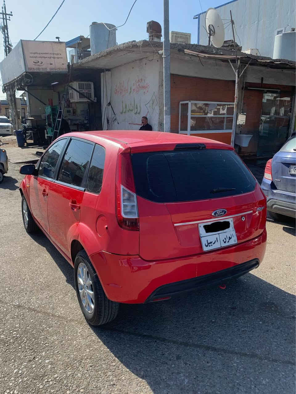 فؤرد فيگؤ ٢٠١٣گير تؤماتيك مةكينة بي تؤربؤ مةرغوب سيارةكة جام كارةباي تةبريد ساردوگةرم شاشة ئايپات سيارةكة بؤياخ عامة لةسةرساخةي جةمپةجي پيشي هةية لاي سايق هةية گيرومةكينة بةشةرت رةقةم و سةنةوي نوية بةناو كردن بةشةرت ٣٠٠$غةرامةي لةسةرة رقم *********** أربيل, العراق
