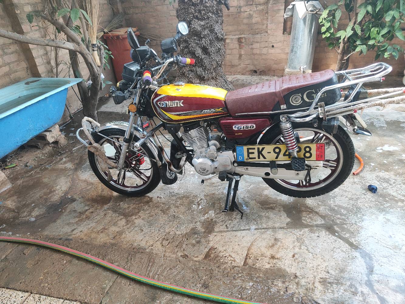 السلام عليكم دراجة للبيع سيفان موديل 23 محرك ما مفتوح شرط لا صرف ولا بخار نضافة مثل البصور فول 
مكاني كركوك حويجة ناحية الرياض السعر 580 وبي مجال اتصال./***********