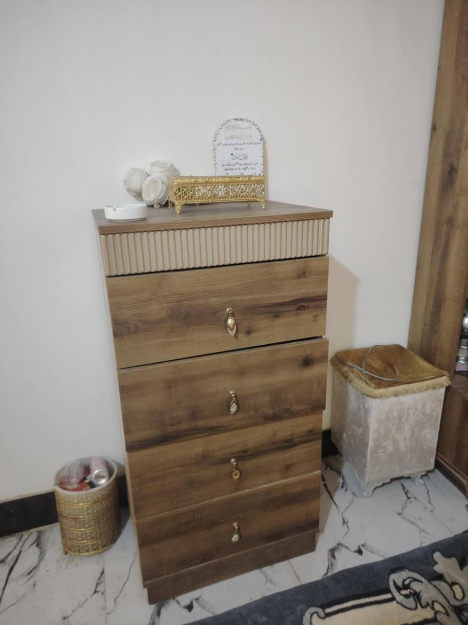 للبيع  غرفه تركي بابين سلايت بابين فتح الغرفه 8 قطع ضخمه كلش ونضيفه بيها فقط الجربايه خربانه يعني تشترون الها جربايه  خشب أو تحطولها حدايد كلش نضيفة وكاملة مكانهه نجف حي النداء


**إذا كنت صاحب هذا الإعلان وتريد حذفه لأي سبب، رجاءا أرسل رسالة إلى الدعم الفني**