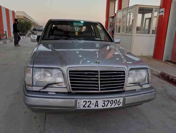 بسم الله تبارك الرحمان 
اخوي اقره التفصيل وخادم
مارسدس دب موديل 90محدث 93مكينه وكير بطه 3000ديلكو رياضي تبريد تخم تايرات وياله حاويه لوك كشنات جده صدر وعرفانه جدديد كهرباء كله شغال ايبس شغال سنوؤه جديد رقم جديد سنويه 2028 تحويل وكاله حاضر  قوعد بلاد نضاف ساكن كفري ***********وخادم بدون ضرر ولا خياس مصبوعه جماليه قبل سنه سعر 60وخادم
