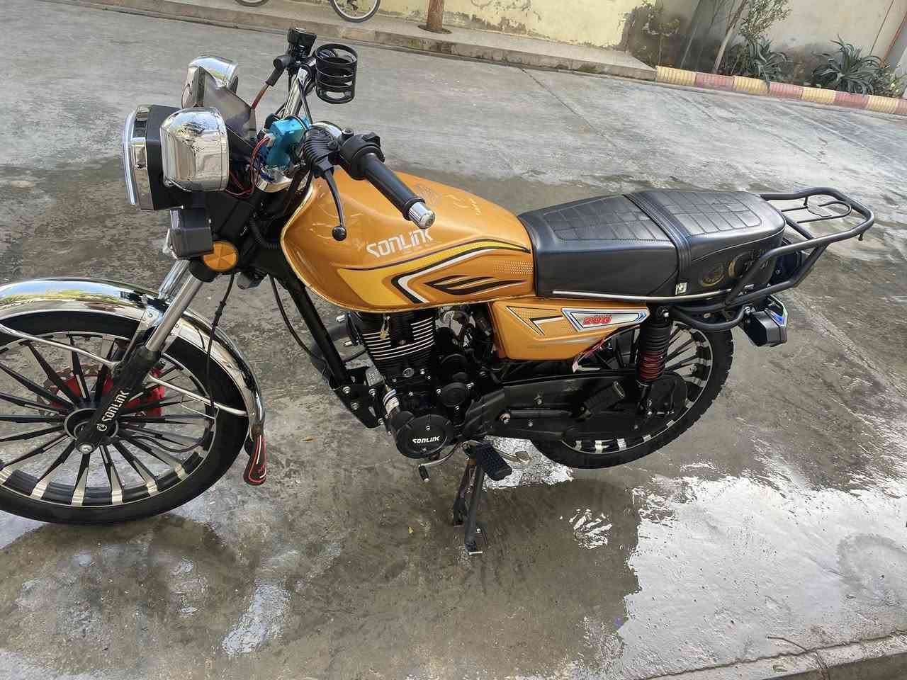 يالله
سلام عليكم دراجة سيفان موديل ٢٥ سولنك اصلي مكينة ٢٠٠
الدراجة كفالة من كلشي السعر خاص او اتصل *********** ديالى بعقوبة
