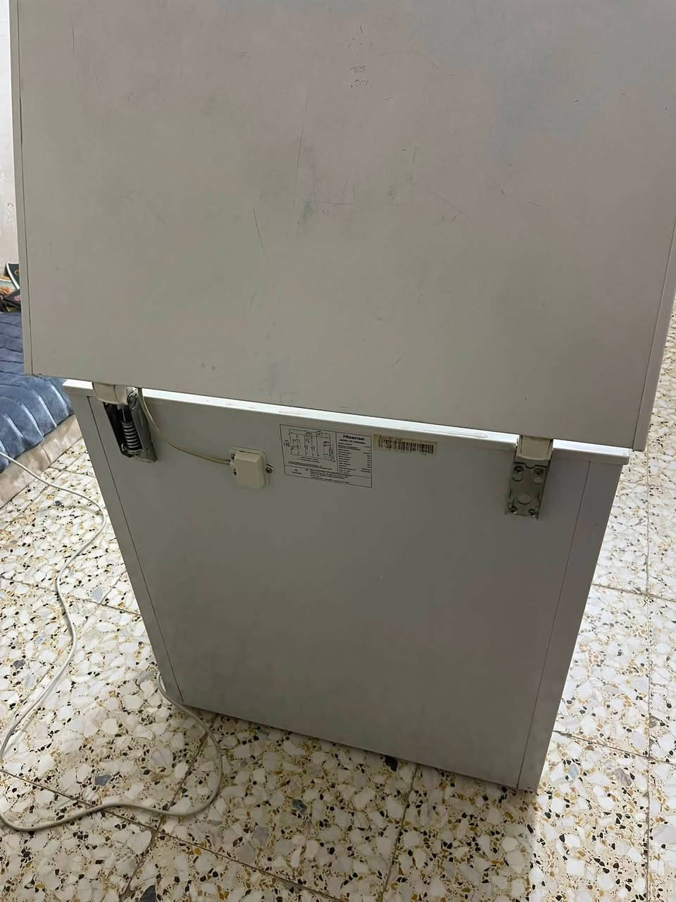 السلام عليكم مجمده للبيع نظيفه جدا السعر ١٥٠ المكان سيطره الشعب السريدات وهذا الرقم ***********
