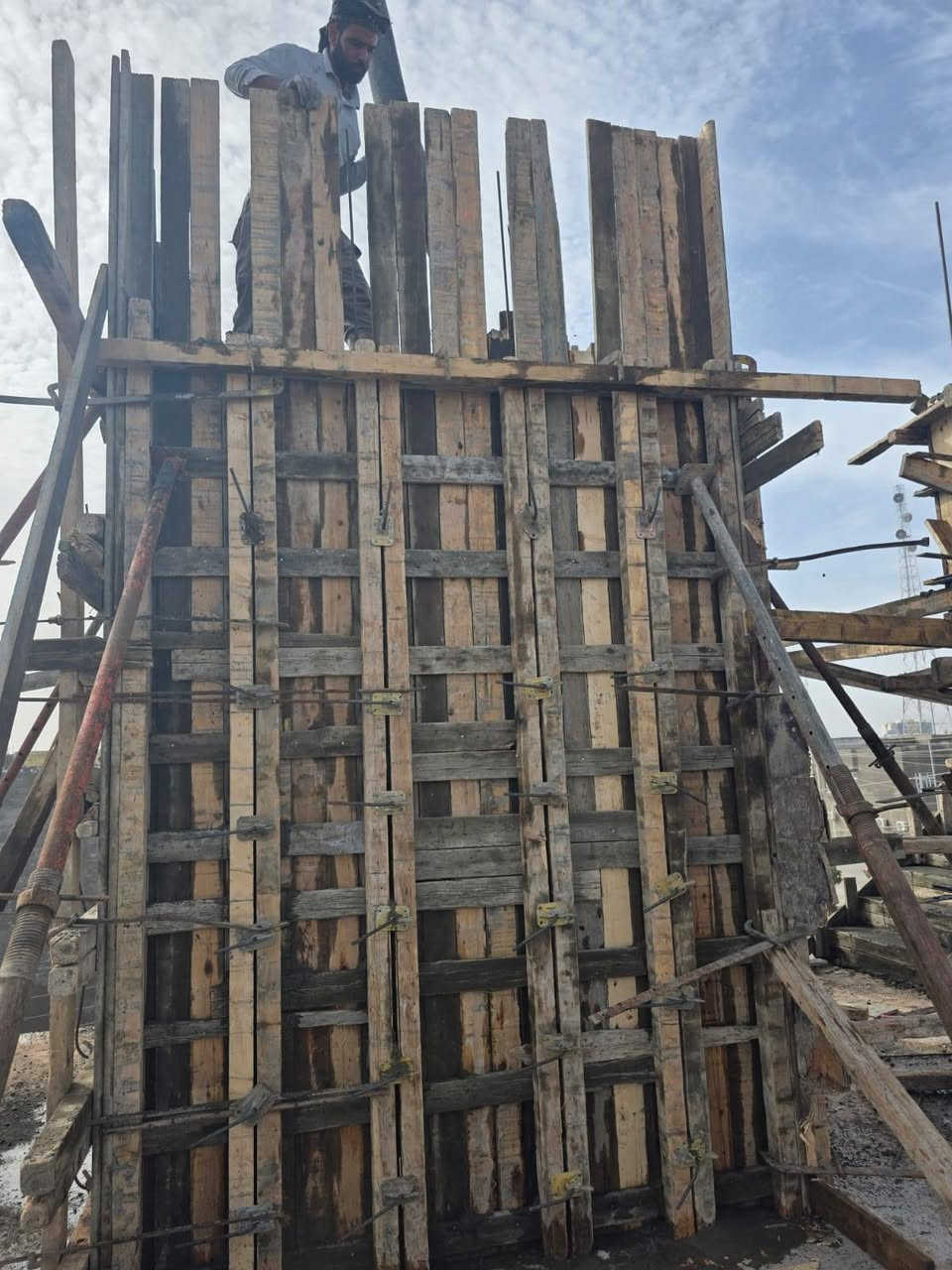 يالله مكتب نور الهدى للمقاولات العامه بأداره عباس الربيعي ملاحظة العمل حاليآ نقد فقط ***********
