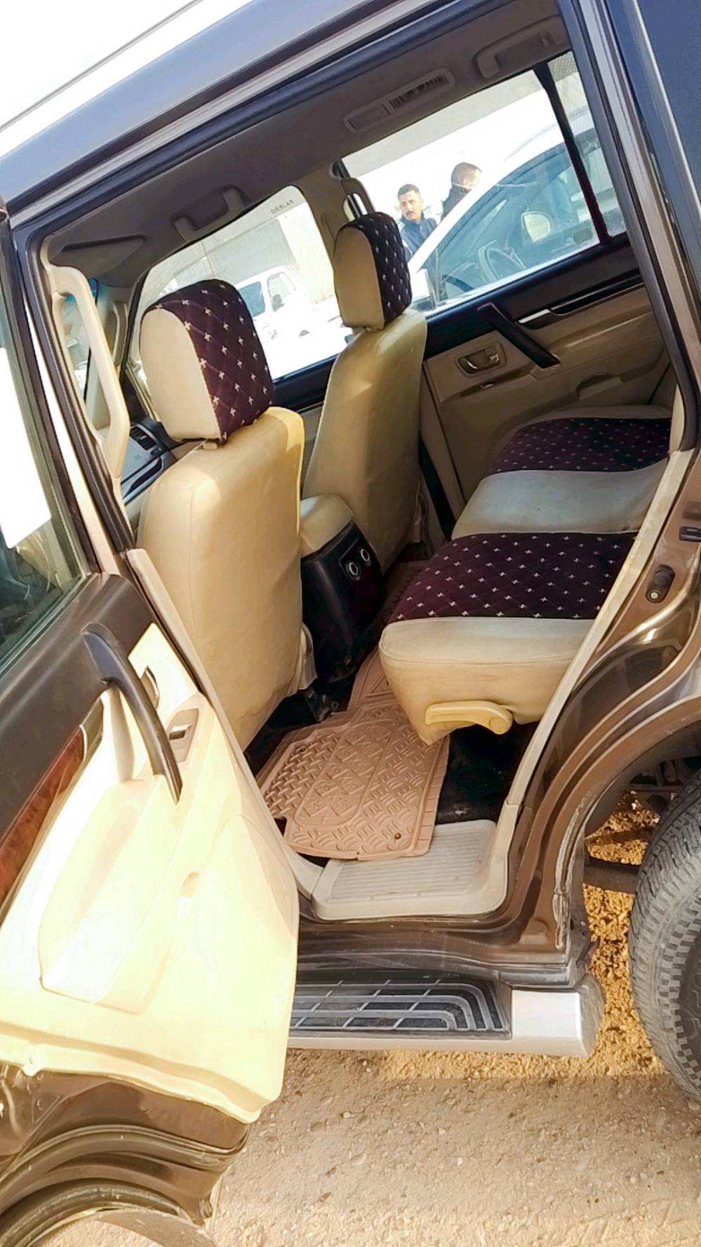 سلام عليكم
باجيرو موديل 2010 
تدفئة وتبريد 3 قطع 
بأسمي رقم إنكليزي 
مكينة 3000 
3 قطع صبغ 
بداية صوت بالمكينة 
 بيع او مراوس 
السعر 125 وبيهة مجال 
الدورة هوررجب 
***********
واتساب ماسنجر