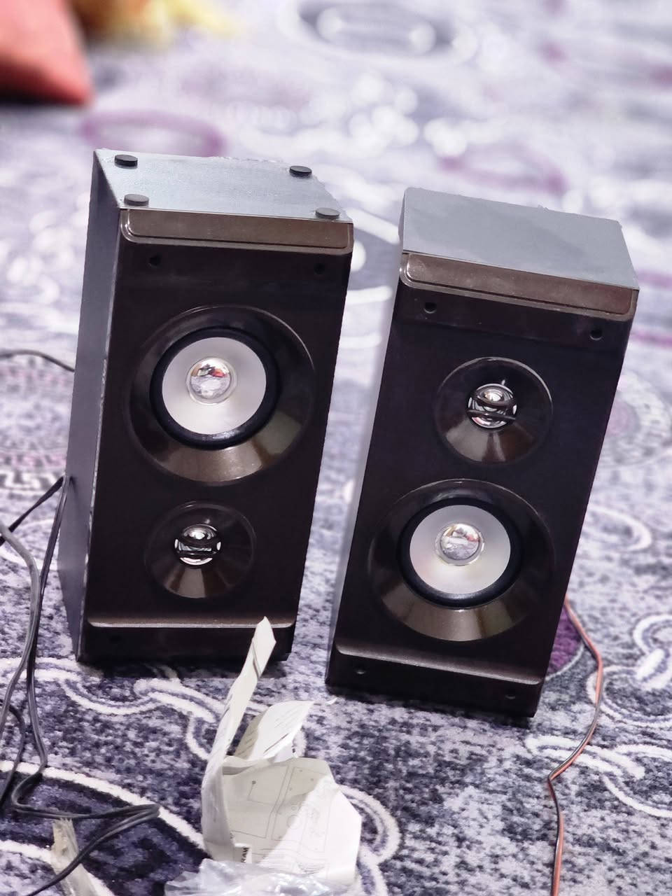 سماعات كبيره ستيريو
تشتغل على USB
بيها راديو FM
تقرأ فلاش وذاكرة SD
ويجي وياها ريموت للتحكم
مامستعمله فقط مره وحده 
السعر 25 
بغداد الامين الثانيه 
***********
