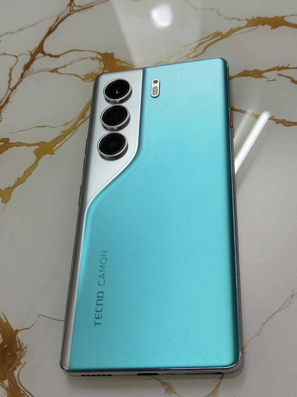 تكنو كامون 40 برو 5G ذاكره 256 الداخليه 24 تيربو الشاشة 144 هرتز البطارية 5200 عملاق المواصفات  السعر خاص


**إذا كنت صاحب هذا الإعلان وتريد حذفه لأي سبب، رجاءا أرسل رسالة إلى الدعم الفني**