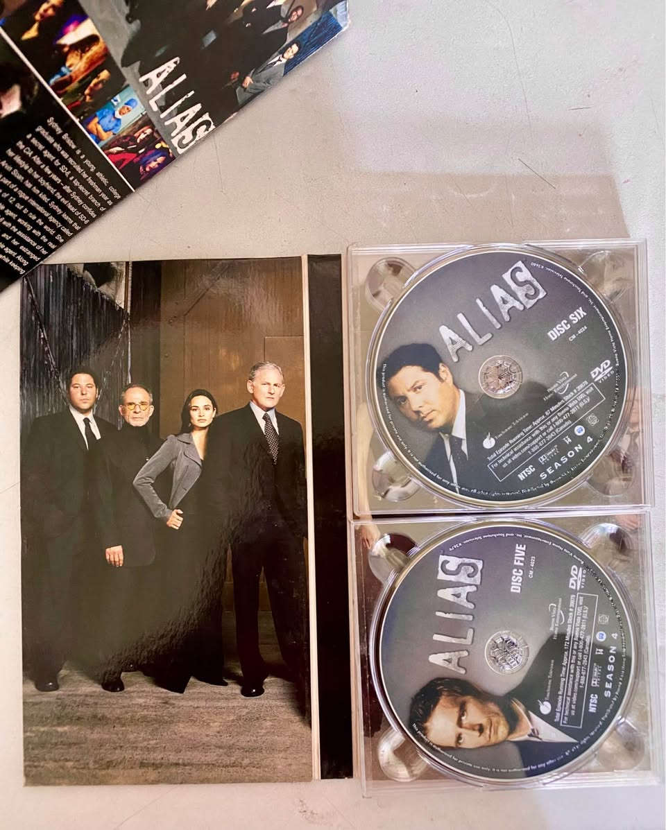 مجموعة مسلسلات اجنبية مشهورة

١- اقراصDVDمكونة من ١٥ قرص  موسم كامل من مسلسل Alias الشهير

٢-مسلسل Buffy الشهير مصاصي الدماء مكون من ٦ اقراص DVD غير مستخدم مسلفن 

للتواصل على *********** واتساب بغداد 

يوجد توصيل بغداد, العراق
