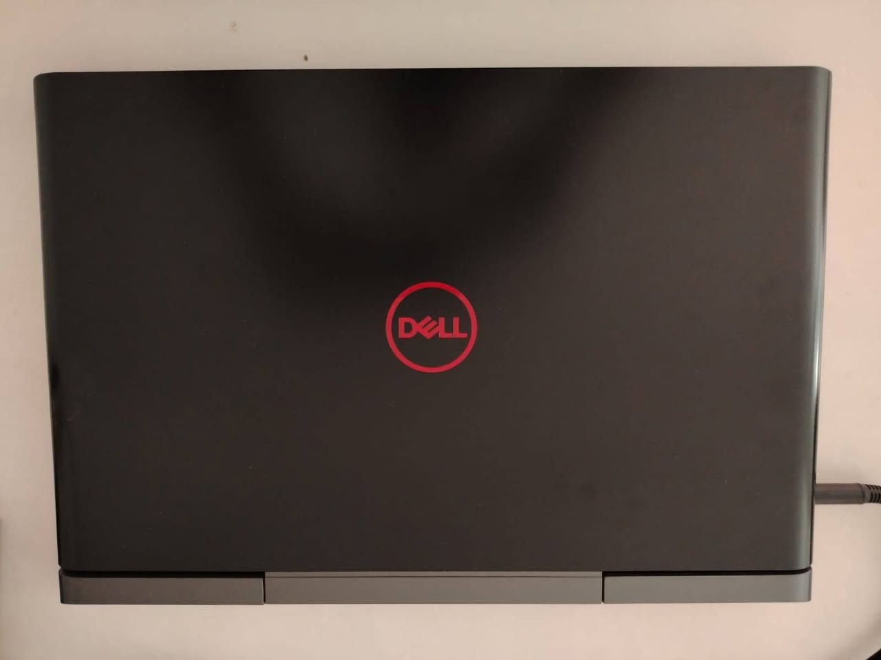 السلام عليكم شباب.. للبيع لابتوب ديل (Dell G5) الغني عن التعريف، مال ألعاب ثقيلة ومونتاج وشغل هندسي قوي. اللابتوب أداؤه توب، الصور واضحة وتوضح نظافة الجهاز.

المواصفات الحقيقية (مثل ما موضح بصور النظام):
​المعالج (CPU): Intel Core i7-8750H بسرعة 2.20 GHz (يصل لأداء أعلى، بـ 12 نواة - فئة H القوية جداً بالتحمل).
​الذاكرة العشوائية (RAM): 16 جيجابايت DDR4 (سلاسة تامة بالالعاب والـ Multitasking).
​كارت الشاشة المنفصل (GPU): العملاق NVIDIA GeForce GTX 1060 (Max-Q Design) بحجم 6 جيجا فعلي! (يشغل أقوى الألعاب وبرامج المونتاج والهندسة الـ 3D براحة تامة).
​كارت الشاشة المدمج: Intel UHD Graphics 630.
​الشاشة: بحجم 15.6 بوصة بدقة FHD ألوانها حيل حلوة ومريحة للعين.
​النظام: ويندوز 10 برو (Windows 10 Pro) أصلي ومفعل وجاهز.
​🔍 حالة الجهاز والبطارية (للأمانة والوضوح):
​البطارية: جديدة حيل، مبدلها قبل كم شهر وأداؤها ممتاز وتطول وياك.
​الكيبورد: للأمانة، اكو فقط بيه كم حرف يحتاج تضغط عليهم قوي شوية يلا يكتبون، وباقي الأحرف واللمس كله شغال طبيعي وتوب 100%.
​النظافة: النظافة الخارجية والداخلية ممتازة .
​الملحقات: يجي وياه الشاحنة الأصلية مالته مالت القيمنق الأصلي.
​💰 السعر والتفاصيل:
​السعر: [750 الف] (وبيه مجال بسيط للشراي الطيب).
​المكان: بغداد -الامين الثانية.
​التوصيل: ماكو او حسب مكانك

​للتواصل والاستفسار، يرجى مراسلة الخاص 
او واتساب 
***********
