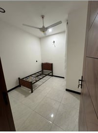 للايجار شقة موثثة   طابق اول   غرفتين وصالة وخدمات  مصعد شغال 24 ساعة ...