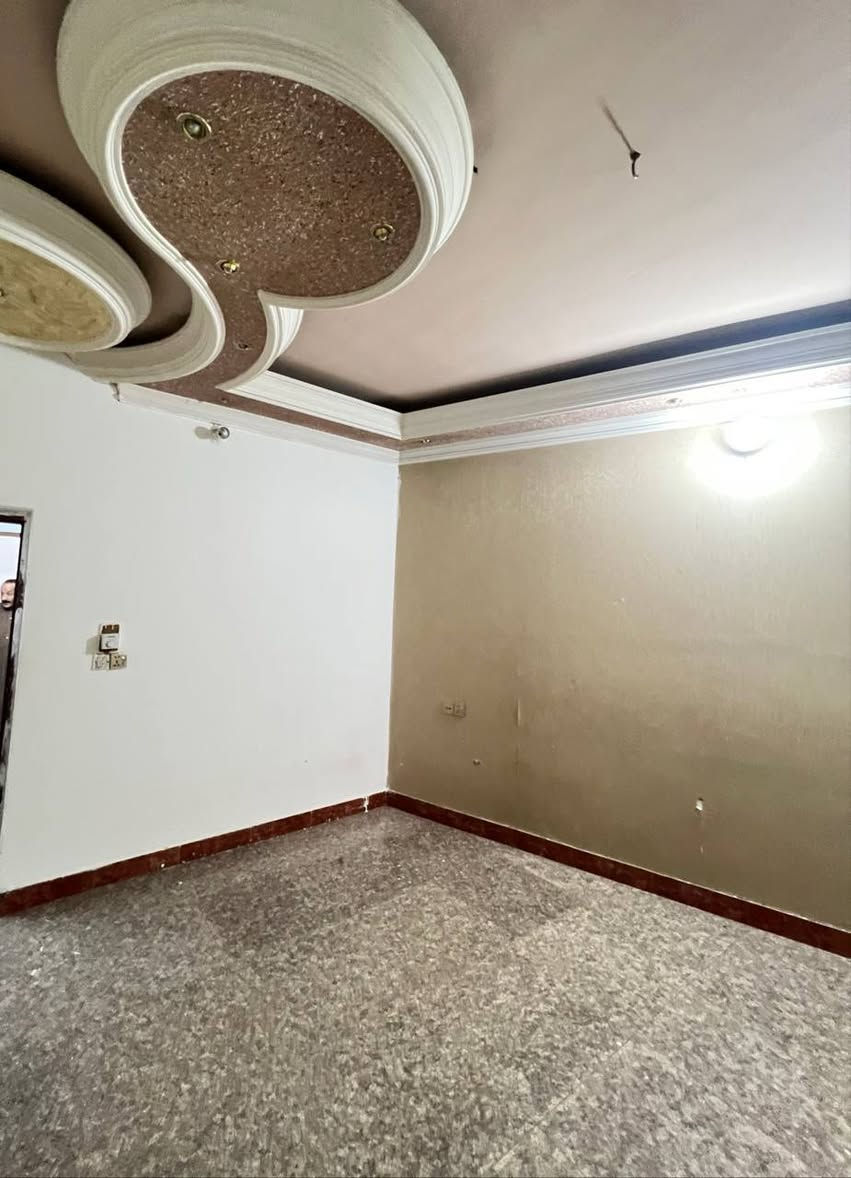 🏛️ بيت للايجار  🏛️
في الجنينه موقع ممتاز

يحتوي غرفة منام صاله مطبخ

صحيات استقبال طارمه سطح

سعر الايجار 650 الف
***********
