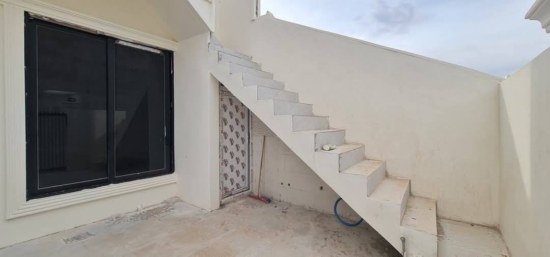 دارلبيع ١٠٠متر طابق نوص فول مواصفات سقف مغربي فول كاشي كركوك دروازة على طريق سليمانيه خلف مطعم هيمن موبايل ***********اسياكورك*********** البيت جديد
 صفرمامسكون بيه البيت بيه غرفه نوم استقبال مطبخ صحيات كراجي مطبخ حار طابق ثاني غرفه
