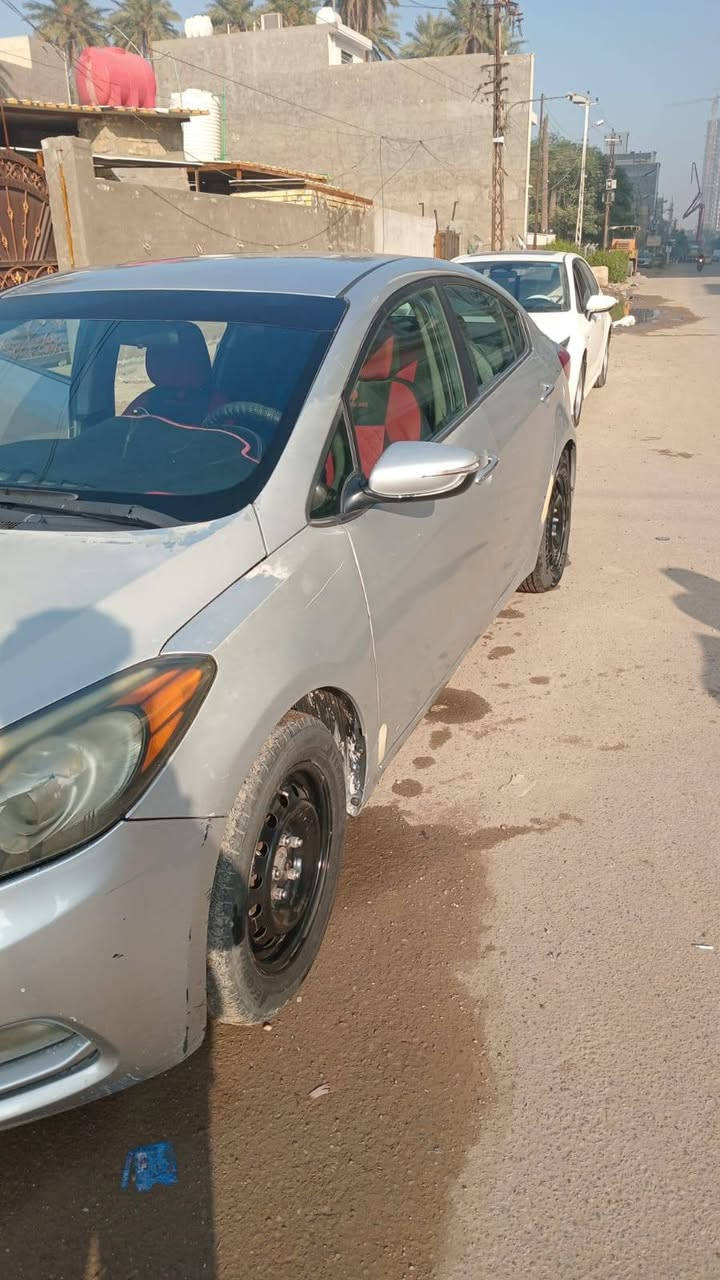 فورتي موديل ٢٠١٤ Gdiمثل ما موضح بلصورة وبلسونار حادثهة جاملغ امامي وبنيد رقم بغداد دولي بأسمي داخلة هزة جديدة صفر غرامات لسيارة شغل واطلع ولينشاف بلعين ما ينضم خير من الله لسعر 103وبيها مجال بصيط حك لجية *********** مكاني بغداد العبيدي
