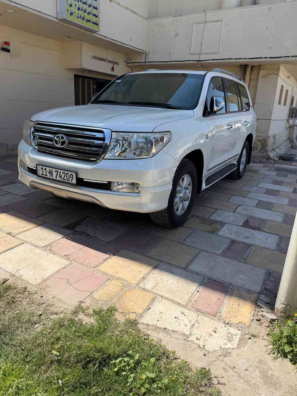 لاندكروز 2011 ستينيه جديد مال بيت بسمنه ومكانه بغداد ماشيه 110 رقم إنجليزي بغداد  
شاشه أندر ويد
كشنات جلد 
حساسات امامي 
زراك لايت 
تشغيل عن بعد 
كشن كهرباء 
حساس خلفي 
كامره خلفيه 
كامره إماميه 
فتحه سلايت 
وبعد بيه هواي مواصفات معروفه مواصفات الستينيه وبيه طخه موجوده بل صور 
رقم الهاتف ***********
