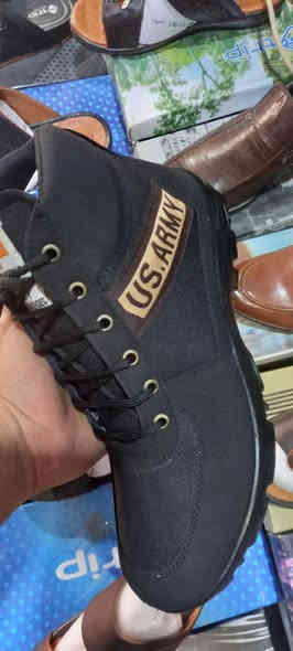 بوت رجالي عسكري مدني درجة اولى 
خفيف ب10 الاف فقط
القياسات من 40الى 46
اسود وصحراوي 
العنوان :خمس ميل سوق الصغير محلات ابو محمد 
*********** وات ساب البصرة

