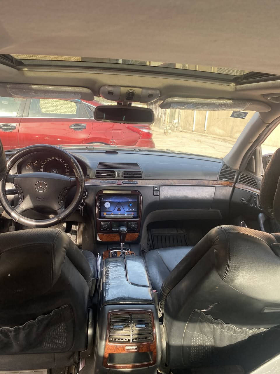 السلام عليكم 
مارسيدس غواصه 2004 
أصوليه واصليه وبأسمي ورقم بغداد سنويه إلى 2029 جاهزه وكامله s350 مكينه 6 
باب طويل 
د گم ناعمه
كشنات 4 كهرباء 
مري شفط واشاير 
تدفئه وتبريد وتدفئة كشنات
فتحه سقف 
چوبلس بلادي اصلي
شاشه وتحكم 
برده كهرباء 
حساس امامي وخلفي شغال بلادي
بعد بيه مواصفات الجناي يعرفهن
السياره جاهزه وحلوه 
السعر 120$
***********
بي واتساب  للجادين فقط
