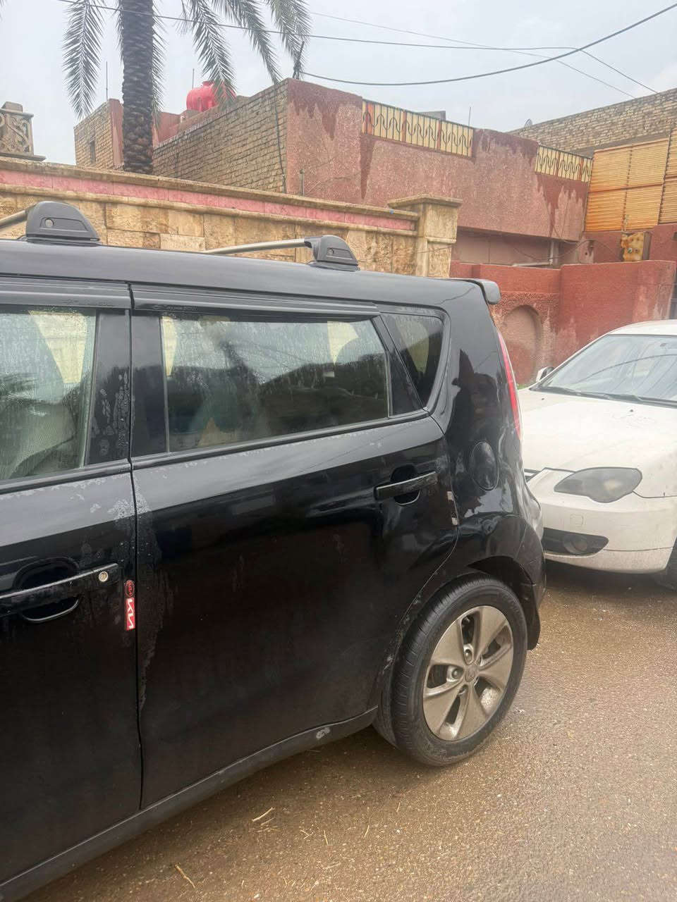 السلام عليكم 
كيا صول 2015 وارد امريكي حادثهة صندوق خلفي موضح بلصور
بيهة طخات خفيفة
الباقي كلة مكفول
السيارة متواجدة بغداد  ب اسمنة تحويل مباشر
رايدهة ب 110 وبيهة مجال 
*********** بغداد, العراق
