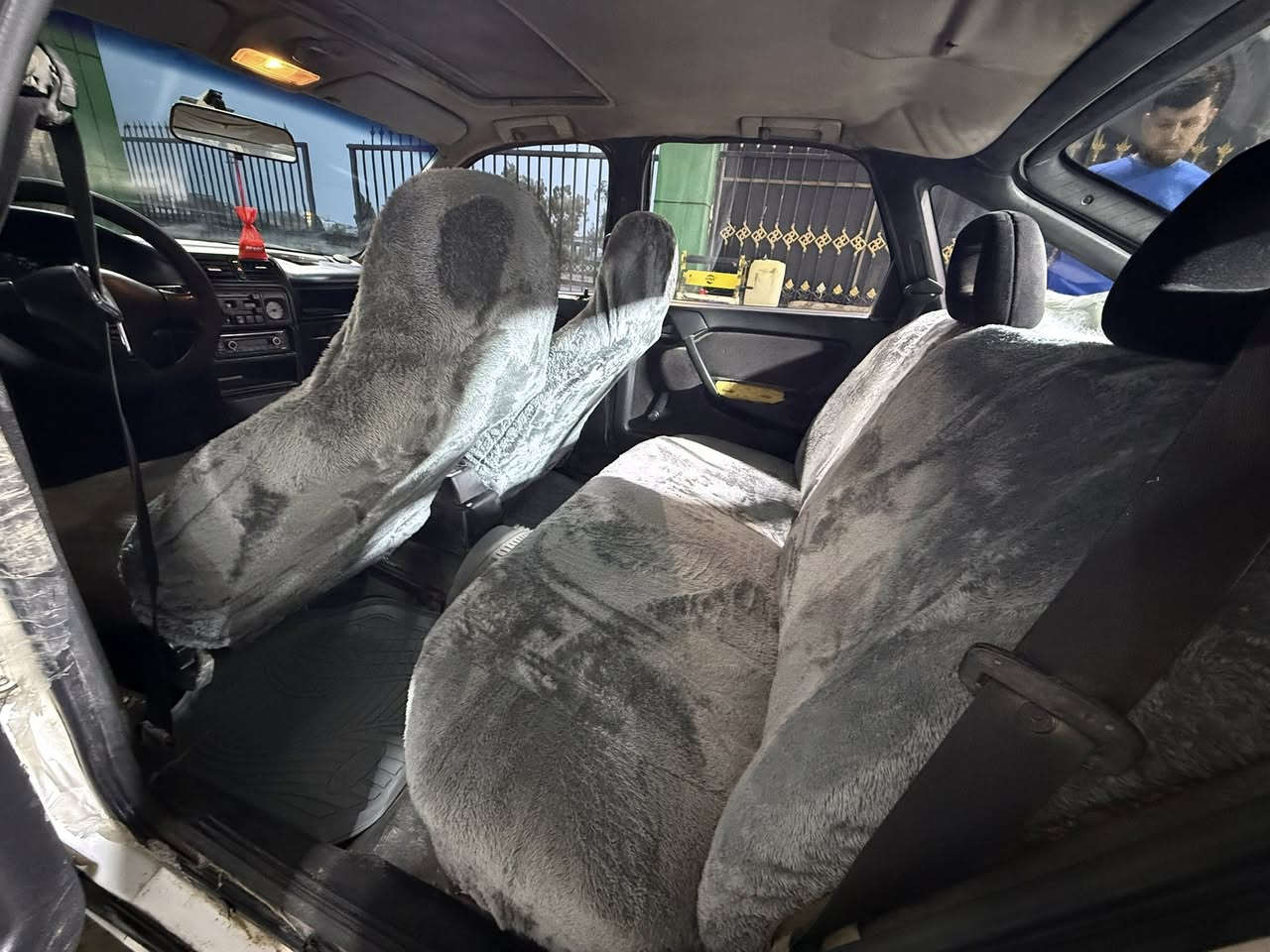 سيارة اوبل فكترا 1992 
شرط كير محرك صدر امامي خلفي جاهزها اربعه تايرات جددت سياره بلاديه بدون صبغ فقط هلال خلفي رقم سليمانيه تحويل مباشر سعر 36
***********
